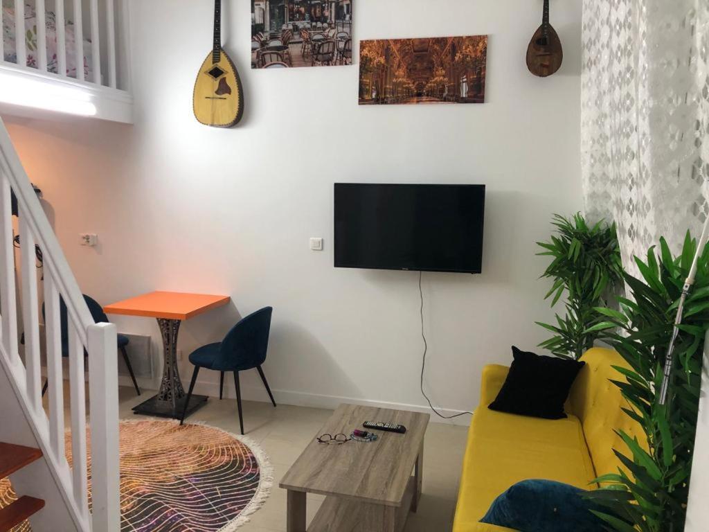 Studyo Cosy 400 Metre Sacre Ceour Apartment Paris Exterior photo